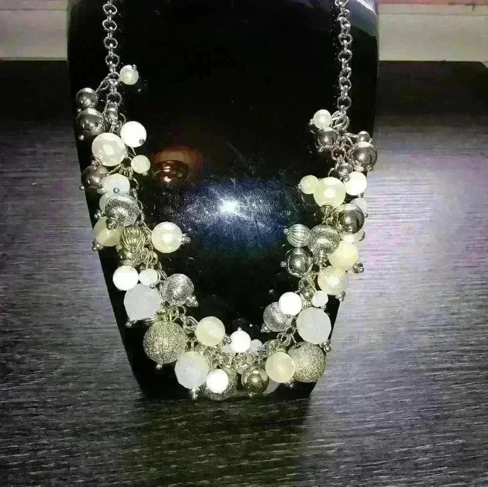 Women's Beautiful Beaded Necklace And Earring Set Brand New With Tags - Picture 5 of 13